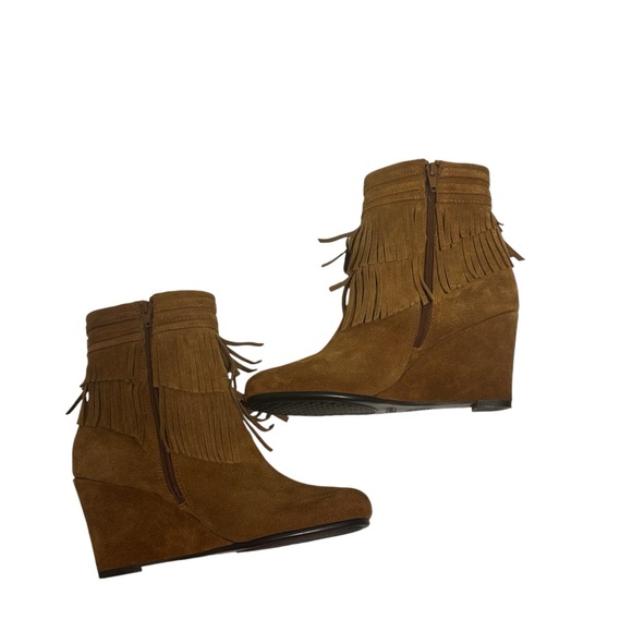Womens Aerosoles Plumming Bird Fringe Wedge Ankle
Boots - Dark Tan Suede size6.5 - Picture 5 of 15